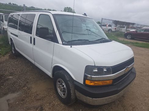 Used 2024 Chevrolet Express 3500 LT w/ LT Preferred Equipment Group RWD image 5