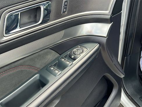 Used 2019 Ford Explorer XLT w/ XLT Sport Appearance Package image 11