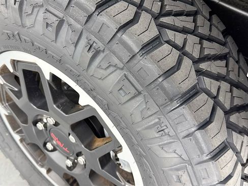 New 2025 Toyota Tacoma TRD Off-Road image 31