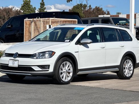 Certified 2019 Volkswagen Golf Alltrack SE image 9