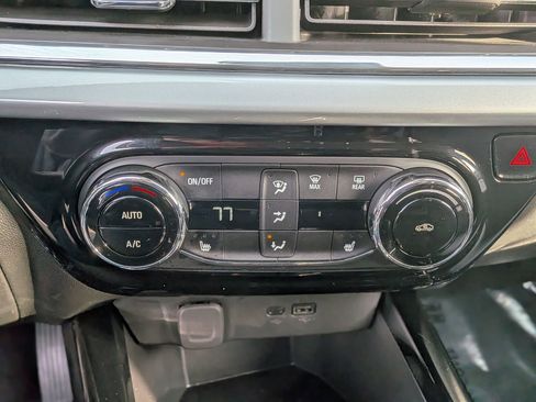 Used 2025 Chevrolet Trax LT w/ LT Convenience Package image 29