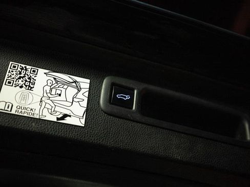 Used 2022 Toyota Highlander Limited image 8