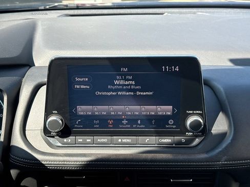 Used 2025 Nissan Rogue SV FWD image 21