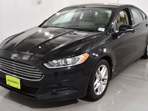 Used 2013 Ford Fusion SE FWD image 2