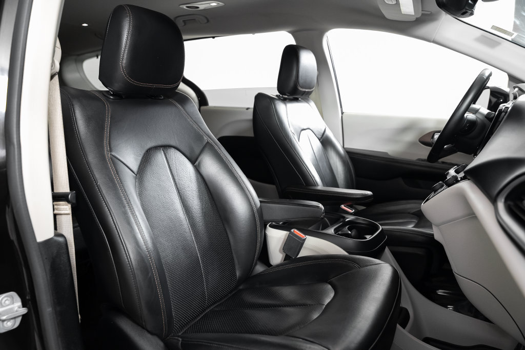 Used 2018 Chrysler Pacifica Touring-L w/ Advanced Safetytec Group FWD image 27