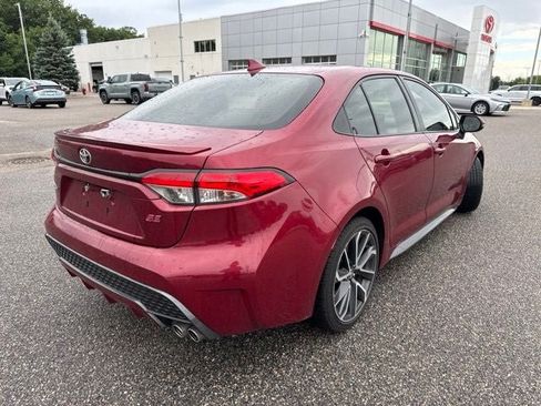 Used 2022 Toyota Corolla SE FWD image 3