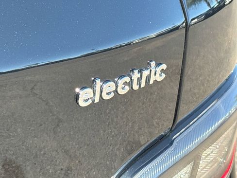 Used 2023 Hyundai Kona SE image 11