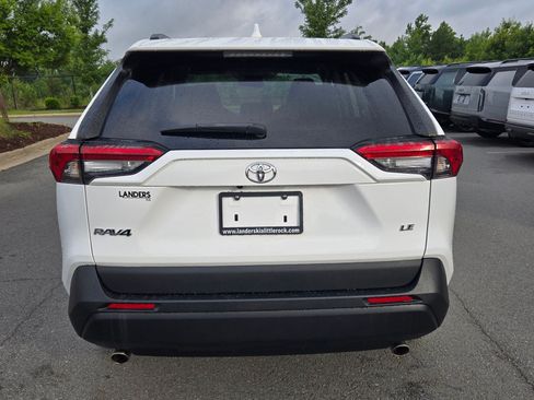 Used 2021 Toyota RAV4 LE FWD image 6