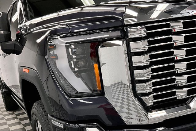 Used 2025 GMC Sierra 2500 Denali w/ Denali Reserve Package AWD/4WD image 37