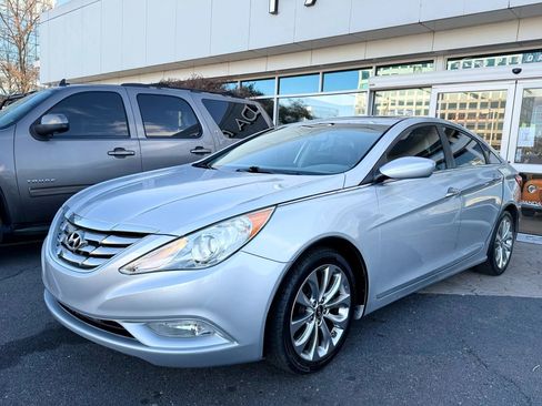 Used 2013 Hyundai Sonata SE w/ Navigation & Sunroof Pkg image 3