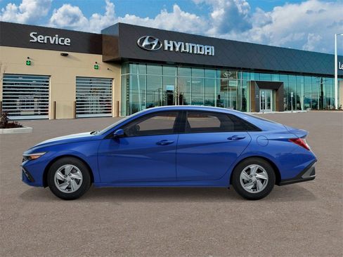 New 2026 Hyundai Elantra SE image 3