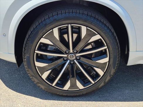 Used 2026 Volvo XC90 B6 Plus w/ Protection Package Premier AWD/4WD image 9