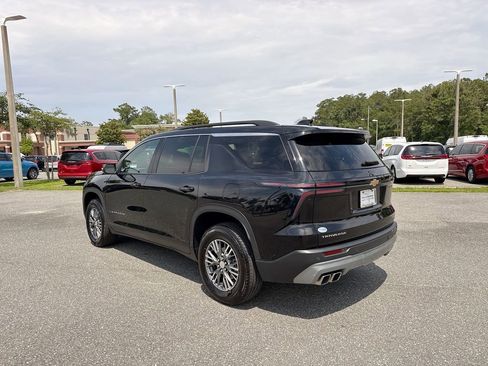 Used 2025 Chevrolet Traverse LT FWD image 7