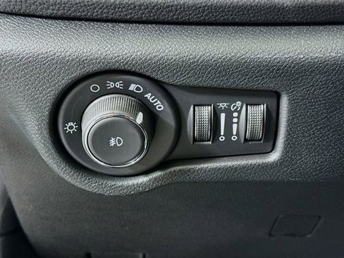 New 2026 Chrysler Pacifica Select image 10