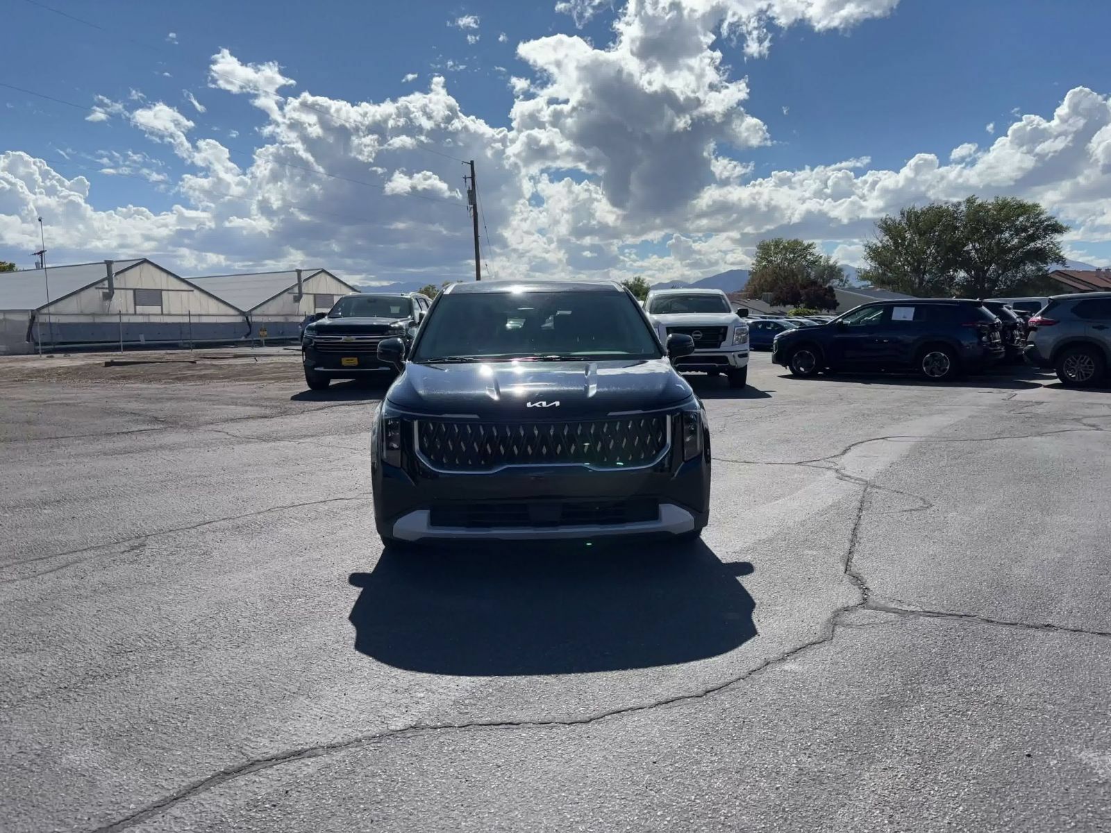 Used 2026 Kia Carnival FWD image 4