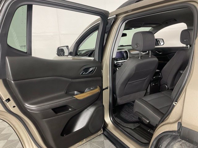 Used 2023 GMC Acadia SLE w/ Driver Convenience Package FWD image 29