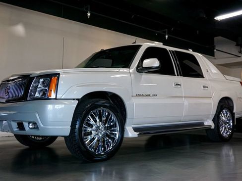 Used 2004 Cadillac Escalade EXT AWD/4WD image 3