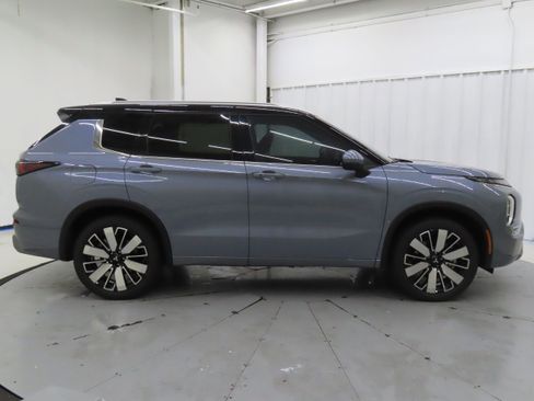 New 2025 Mitsubishi Outlander SEL image 2