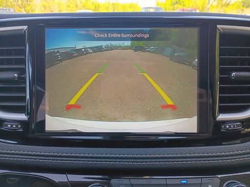 Used 2024 Chrysler Pacifica Touring-L FWD image 14
