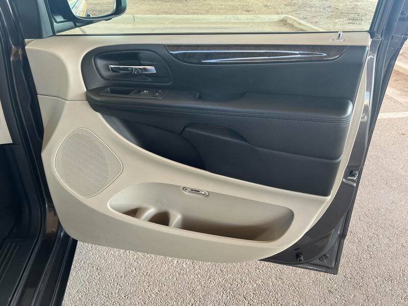 Used 2019 Dodge Grand Caravan SE w/ UConnect Hands-Free Group FWD image 29