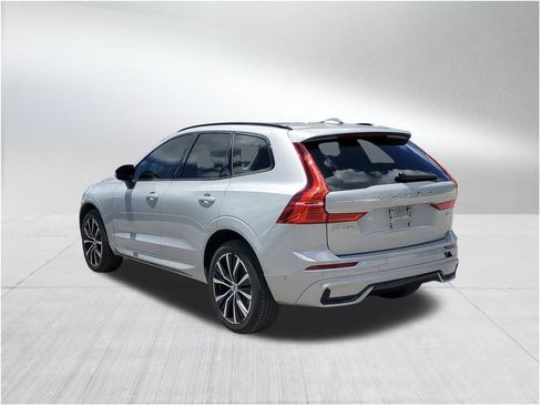Certified 2023 Volvo XC60 B5 Plus image 3