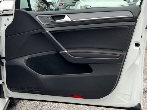 Used 2019 Volkswagen GTI SE image 9