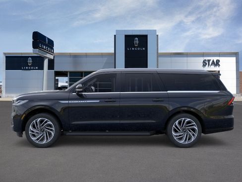 New 2026 Lincoln Navigator L Premier AWD/4WD image 3