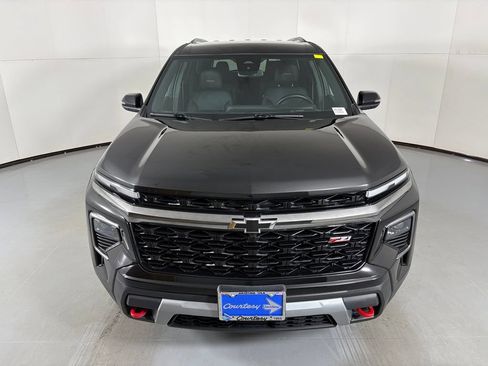 Used 2025 Chevrolet Traverse Z71 AWD/4WD image 3