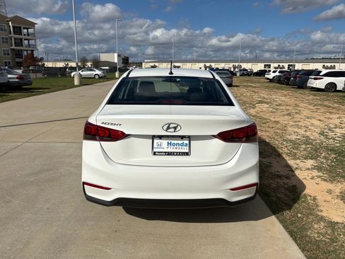 Used 2022 Hyundai Accent SE image 7