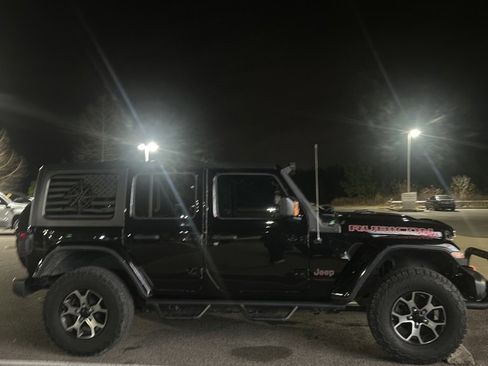 Used 2021 Jeep Wrangler Unlimited Rubicon image 2