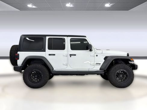 Used 2025 Jeep Wrangler Unlimited Sport AWD/4WD image 8