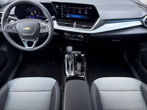 New 2026 Chevrolet Trax LT w/ LT Convenience Package FWD image 13