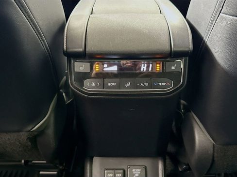Certified 2022 Toyota Highlander Platinum image 26