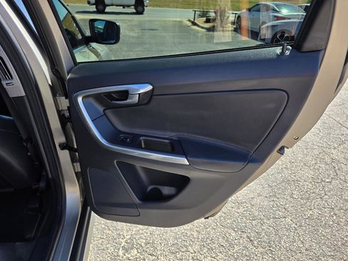 Used 2015 Volvo XC60 T5 Premier w/ Proximity Package FWD image 14