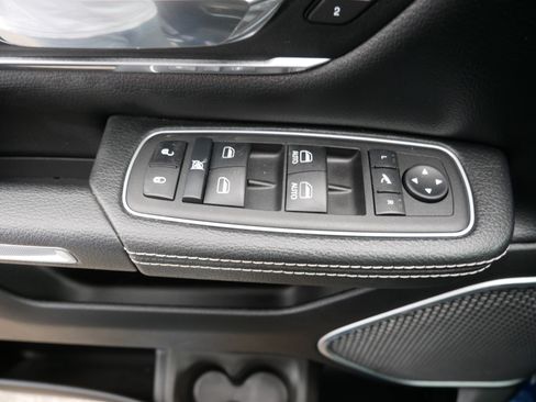 Used 2023 RAM 1500 Laramie AWD/4WD image 20