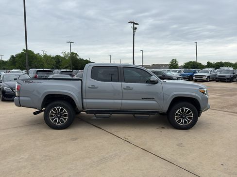 Used 2021 Toyota Tacoma TRD Sport w/ Technology Package RWD image 4