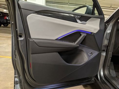 New 2025 Volkswagen Tiguan SE image 9