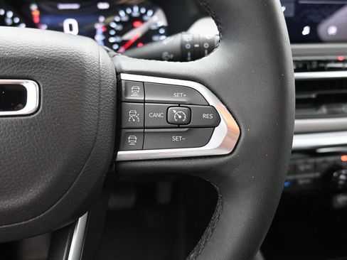 Used 2025 Jeep Compass Limited AWD/4WD image 20