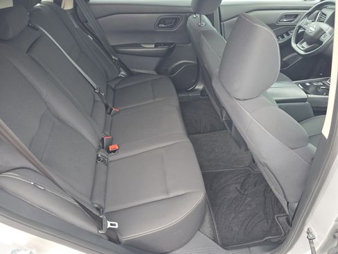 Used 2025 Nissan Rogue S image 22