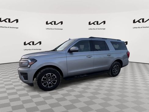 Used 2023 Ford Expedition Max XLT image 4