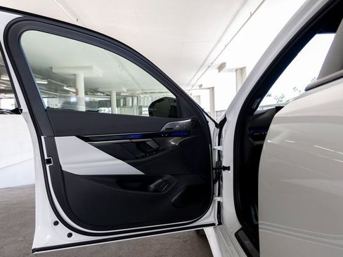 New 2026 BMW M5 w/ Carbon Package image 16