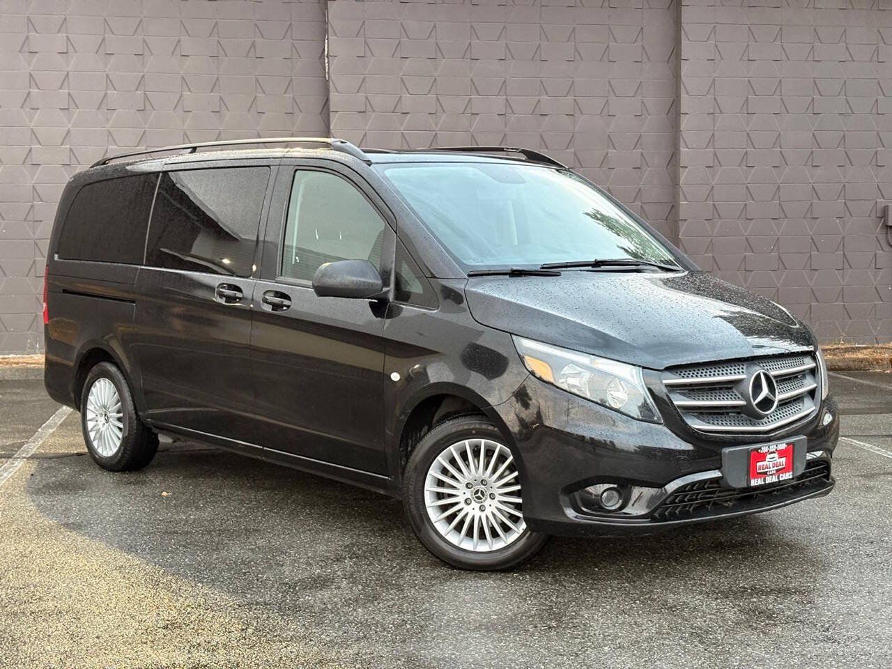 Used 2018 Mercedes-Benz Metris Passenger image 2