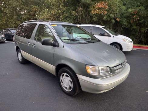Used 1998 Toyota Sienna XLE image 7