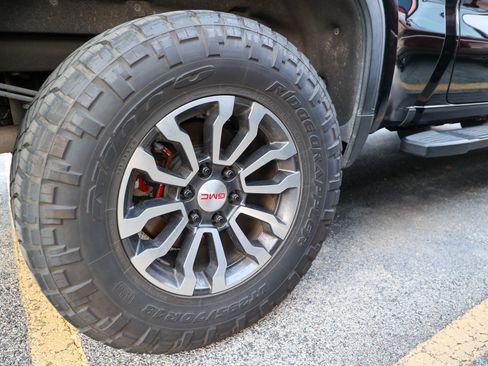 Used 2019 GMC Sierra 1500 AT4 w/ Off Road Performance Package AWD/4WD image 16