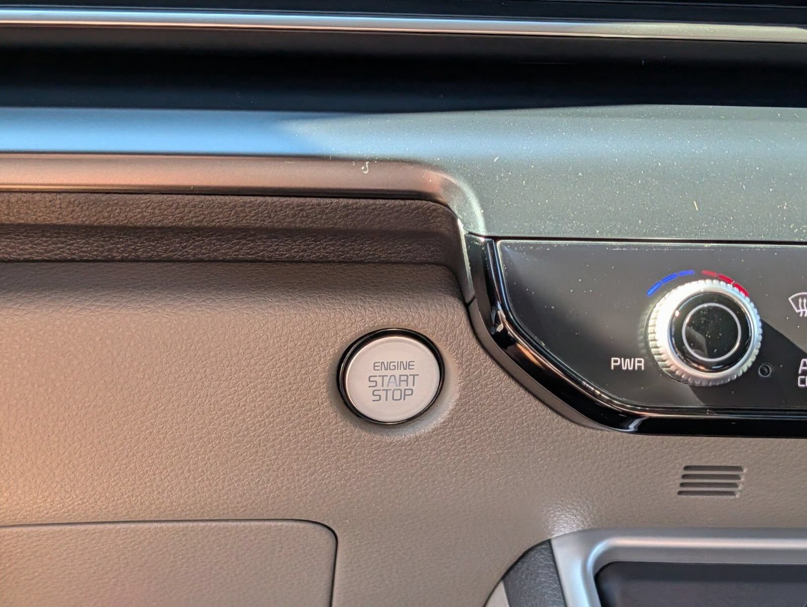 New 2027 Kia Carnival LX FWD image 8