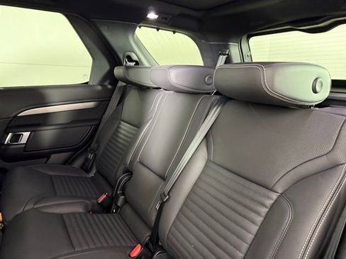 Certified 2025 Land Rover Discovery Dynamic SE image 24