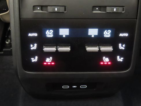 Certified 2025 Porsche Macan 4 Electric AWD/4WD image 34