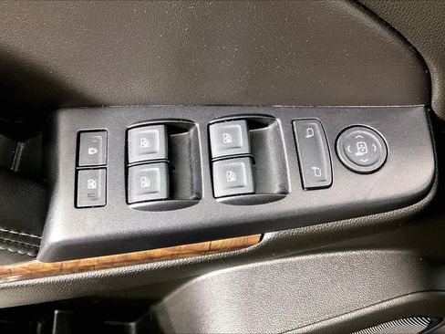 Used 2019 Chevrolet Tahoe LS w/ All-Season Package AWD/4WD image 31