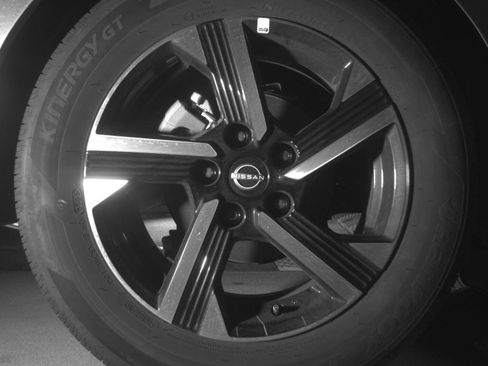 Used 2025 Nissan Sentra SV FWD image 18