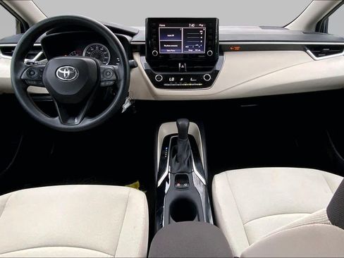 Used 2022 Toyota Corolla LE FWD image 15
